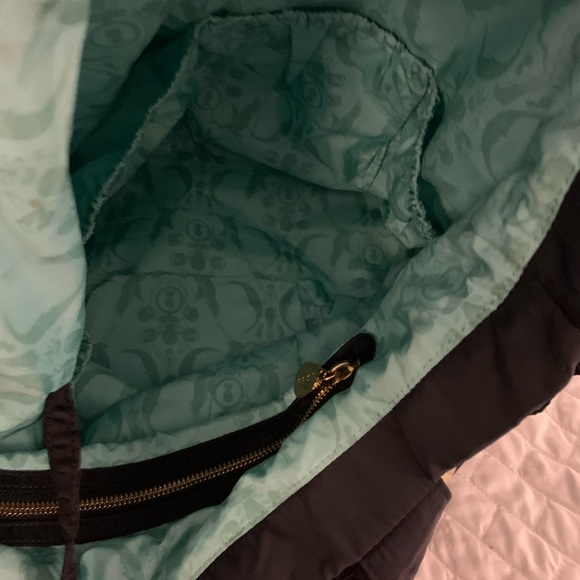 Best Black Tote Crossbody Bag With Gold Appliqué - Picture 8 of 11